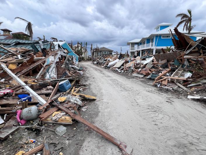 Debris from Hurricane Ian on Fort Myers Beach more than two weeks after the storm brought a deadly storm surge to the Lee County, Florida community.  (Image: Robert Ray/FOX Time)