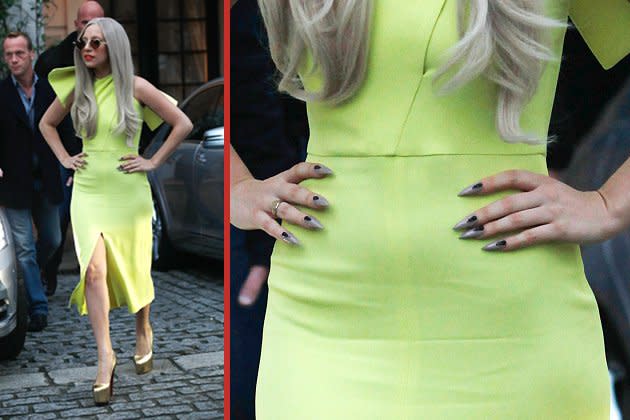 Lady Gaga: tolles Kleid, toller Lippenstift, aber was sind das für Krallen?! (Bild: Getty Images)