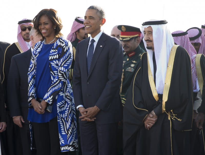 蜜雪兒歐巴馬訪沙烏地時也未戴頭巾。（美聯社）