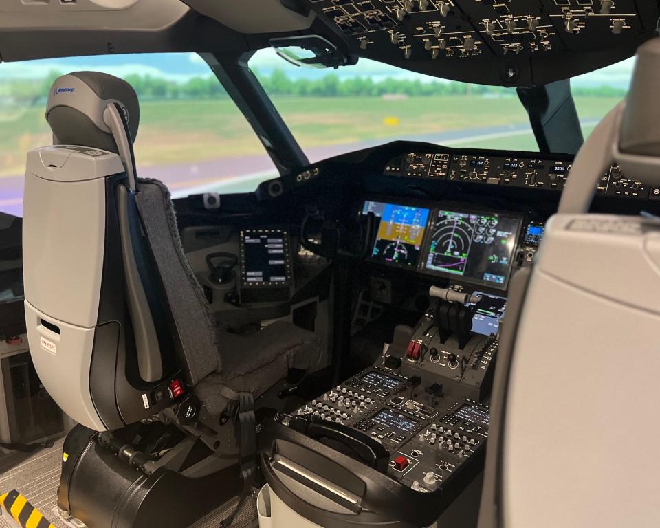 Singapore Airlines Boeing 787 flight simulator.