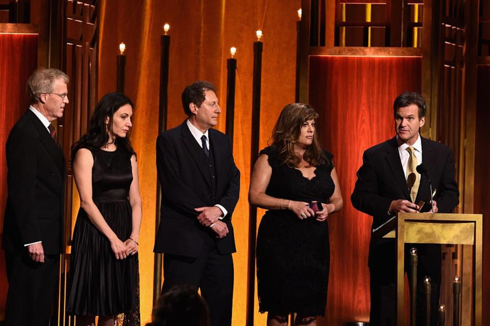 Ganó un premio Peabody en 2015 por su investigación sobre los retrasos en la atención de los hospitales de Asuntos de Veteranos, Griffin (último a la derecha) (Getty Images)