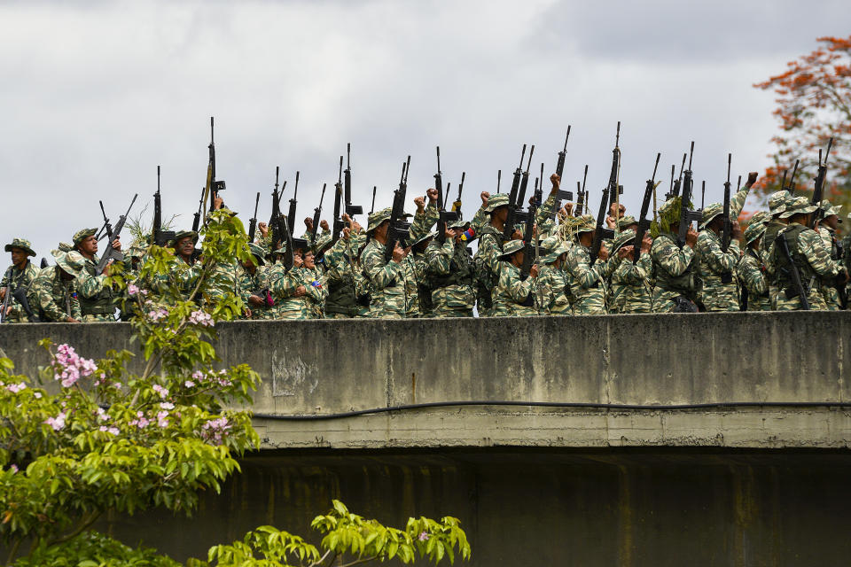 Soldiers line up on an overpass during military drills in Caracas, Venezuela, Saturday, Feb. 15, 2020. Venezuela's President Nicolas Maduro ordered two days of nationwide military exercises, including the participation of civilian militias. (AP Photo/Matias Delacroix)