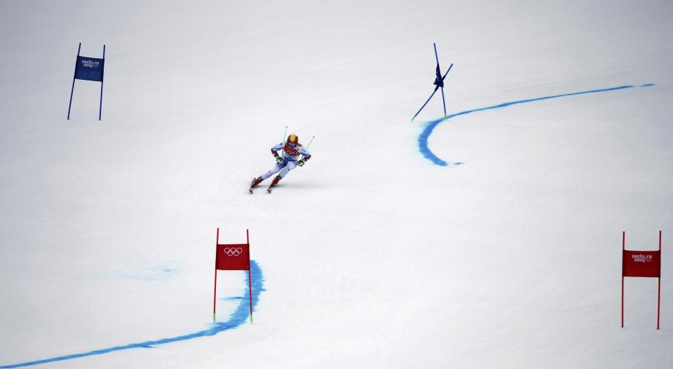 Austria's Marcel Hirscher skis during the first run of the men's alpine skiing giant slalom event at the 2014 Sochi Winter Olympics at the Rosa Khutor Alpine Center February 19, 2014. REUTERS/Leonhard Foeger (RUSSIA - Tags: SPORT SKIING OLYMPICS)