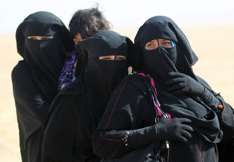 Displaced Iraqis from the Bajwaniyah village, about 30 kms south of Mosul, who fled fighting in the Mosul area walk towards security forces on October 18, 2016 after they liberated the village from Islamic State group jihadists Tens of thousands of Iraqi forces were making gains on the Islamic State group in Mosul in an offensive US President Barack Obama warned would be a "difficult fight"