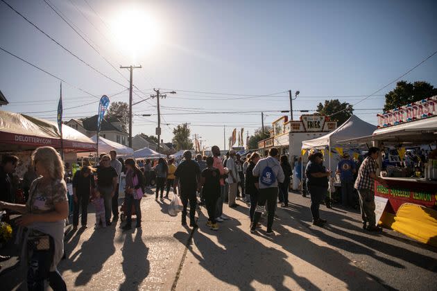 Crowds of people enjoy the festival. (Photo: Damon Dahlen/HuffPost)