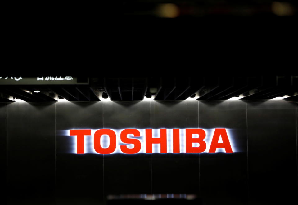 The logo of Toshiba Corp. is seen at the company's facility in Kawasaki, Japan June 10, 2021.   REUTERS/Kim Kyung-Hoon