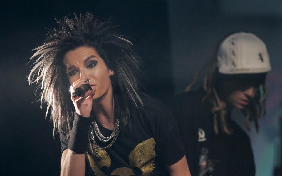 Stark veränderter Look, dennoch unverkennbar: Später trat Bill Kaulitz mit XXL-Frise im Stachelschwein-Stil auf. Deutschland, deine Pop-Exporte! (Bild: Getty Images/Ralph Orlowski)