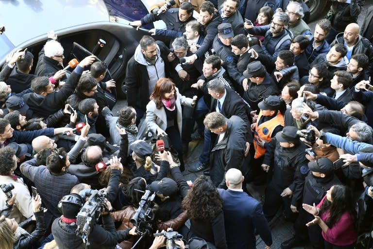 Handout picture released by the Argentine Senate press office showing former Argentine president Cristina Kirchner (C) arriving at the Senate in Buenos Aires on August 22, 2018