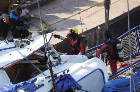 Tourist boat salvage in Budapest