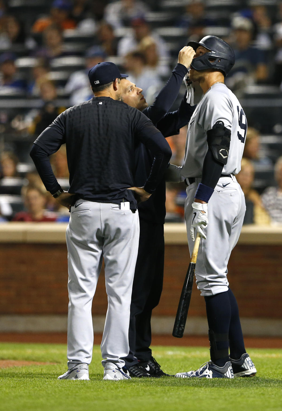 Yanks' Judge leaves in 3rd inning vs Mets with dizziness