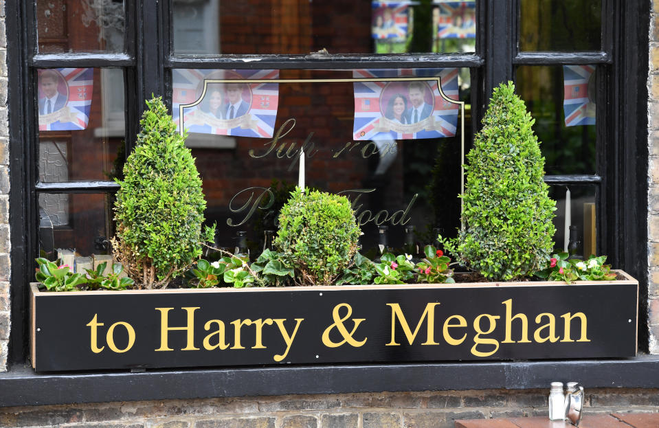 <p>Même les plantes de Windsor ont été décorées à l’approche du grand jour. [Photo: Getty] </p>