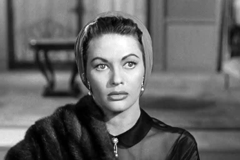 Yvonne De Carlo en una escena de Los amores de un canalla