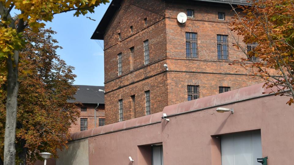 Blick auf die Hauptanstalt der Justizvollzugsanstalt in Halle/Saale. Dort saß Stephan B. von Halle bisher in Untersuchungshaft - und unternahm einen Fluchtversuch.