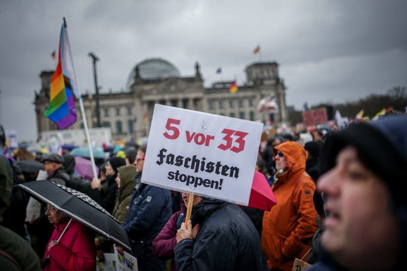 People participate in a demonstration in support of the "We Are the Firewall" alliance for democracy and against right-wing extremism. Kay Nietfeld/dpa