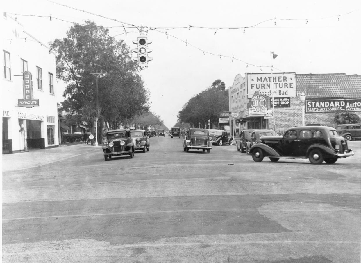 Looking east on Victory Avenue (Main Street), ca. 1940, when the Memorial Oaks provided
shade downtown.