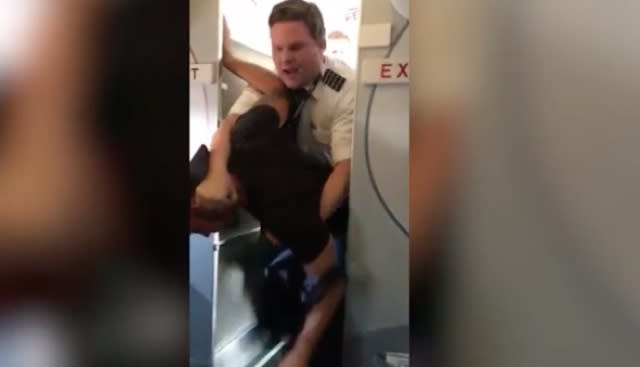 Pilot takes down passenger who pushed flight attendant