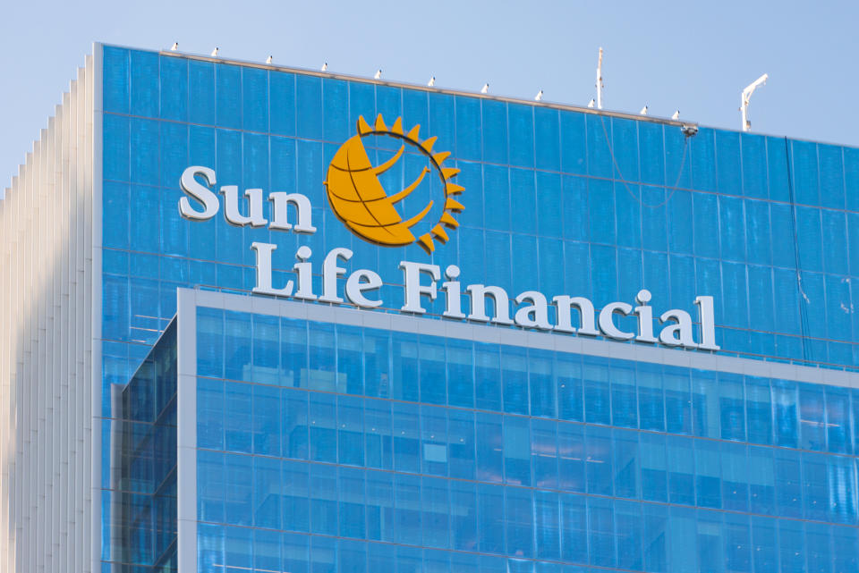 TORONTO, ONTARIO, CANADA - 2017/06/30: Sun Life Financial sign or logo in glass wall skyscraper high-rise building in the downtown district of the Canadian city. (Photo by Roberto Machado Noa/LightRocket via Getty Images)