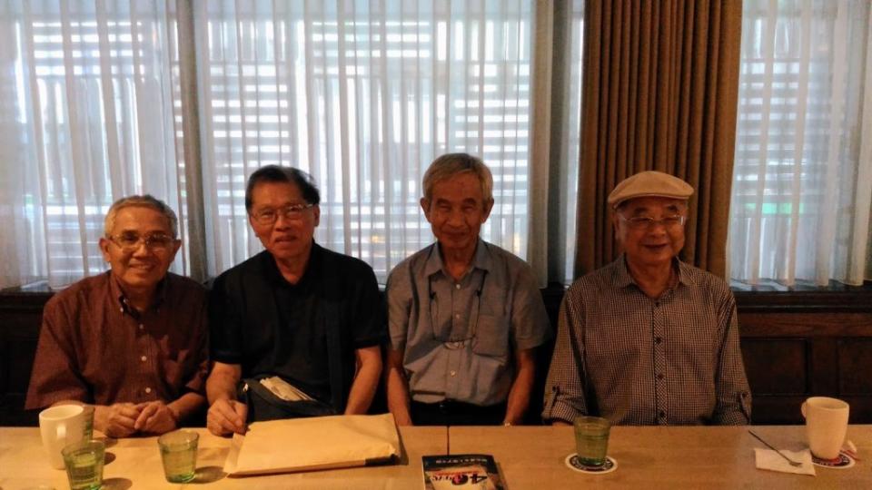 2016年呂天民(左一)回台時，和當年四二四事件相關人士張文祺(左二)，王秋森(右二)及鄭紹良(右一)合攝。(陳婉眞攝)