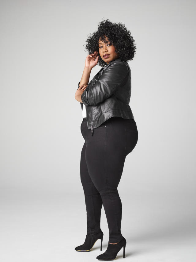 is slammed for advertising plus-size leggings using a slim model  standing in ONE leg