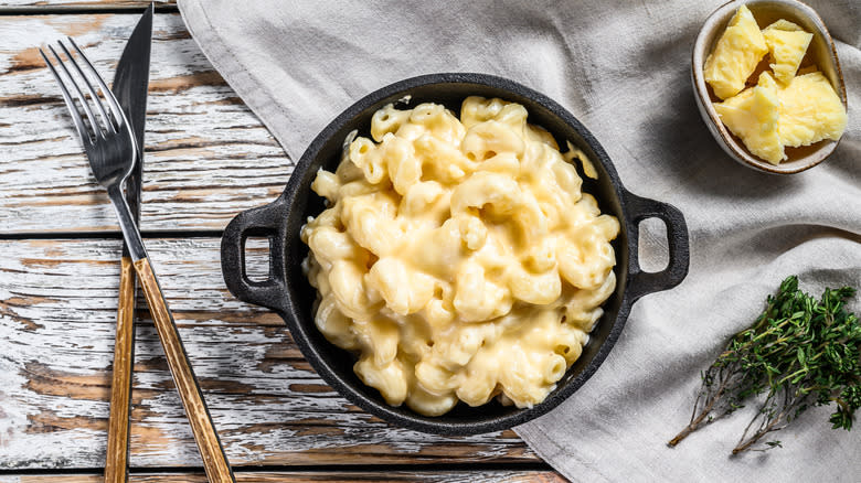 mac and cheese in cast iron dish