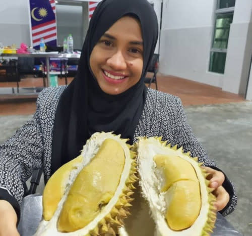 Mila sold durians to earn more money for her business