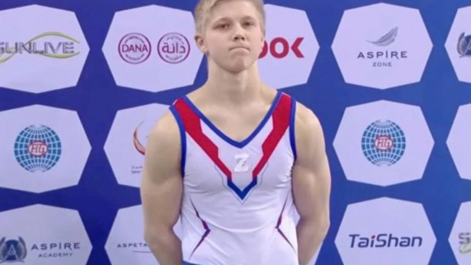 俄羅斯體操選手庫利亞克在體操服貼上「Z」字。（圖／翻攝自@TadeuszGiczan推特） 