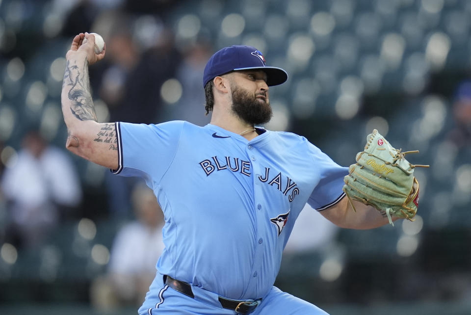 Toronto Blue Jays starting pitcher Alek Manoah throws to a Chicago White Sox batter during the first inning of a baseball game Wednesday, May 29, 2024, in Chicago. (AP Photo/Erin Hooley)