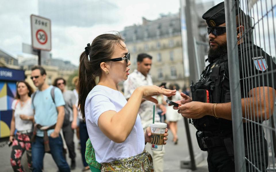 Access to the security area is only permitted with an Olympic pass.