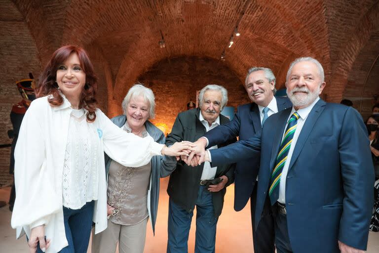 Cristina Kirchner junto a Alberto Fernández, Lula da Silva, Pepe Mujica y Lucía Topolansky