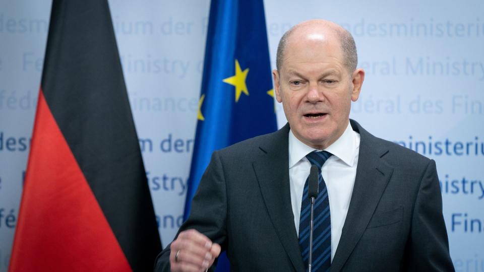 Olaf Scholz (SPD), Bundesminister der Finanzen, gibt im Finanzministerium eine Pressekonferenz. Thema sind weitere Finanzhilfen im Rahmen der Corona-Beschränkungen.