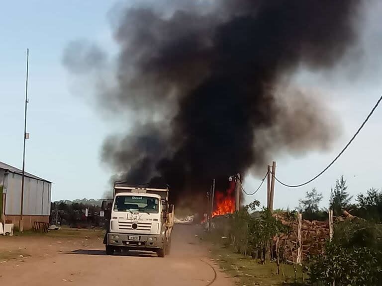 Quema de basura en un basural a cielo abierto en Nogoya, Entre Rios (febrero de 2023)