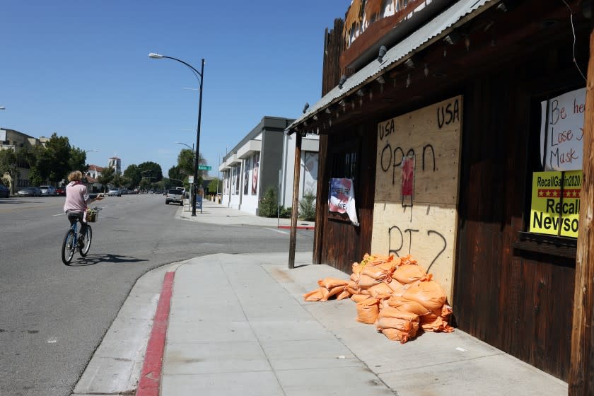 LOS ANGELES, CA - APRIL 07: Sandbags are seen in front of Tinhorn Flats restaurant which has continued to defy coronavirus health orders to close in Burbank on Wednesday, April 7, 2021 in Los Angeles, CA. The co-owner has been arrested for removing the sandbags the city has placed to block the front doors. (Dania Maxwell / Los Angeles Times)