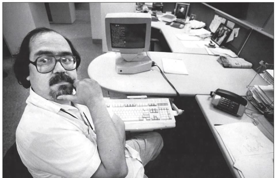Ramón Rentería at his desk in the El Paso Times newsroom in 1982.