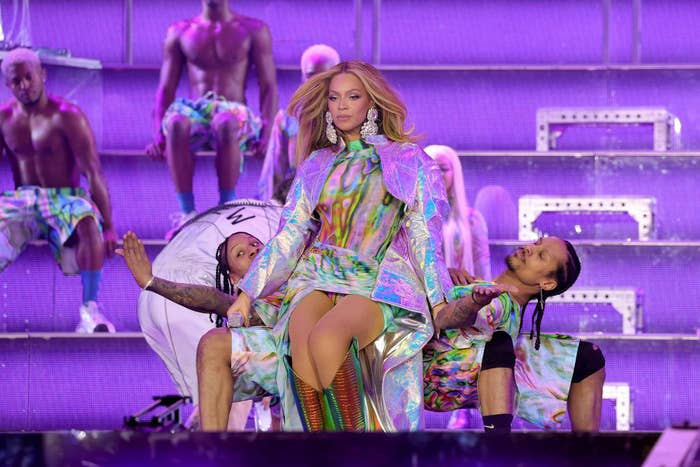 Beyoncé with dancers onstage