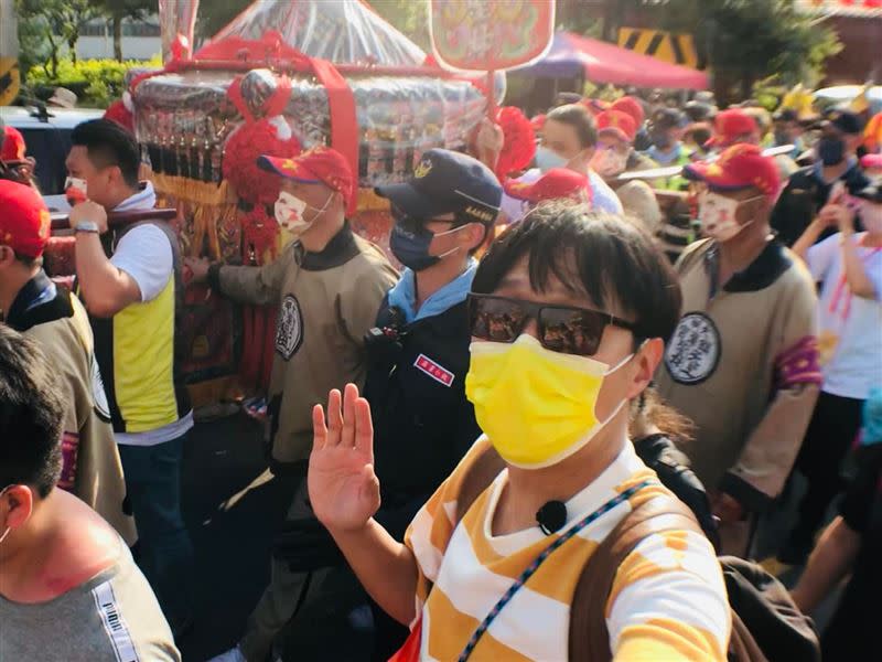 大甲媽「神蹟顯靈」，讓張啟樂直呼「實在太壯觀太震撼了」。（圖／翻攝自港仔張啟樂的臺灣生活臉書）