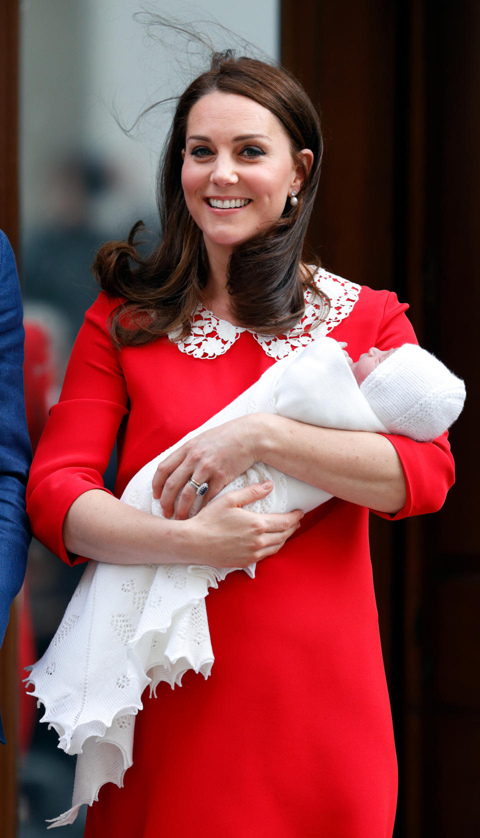 LONDON, UNITED KINGDOM - APRIL 23: (EMBARGOED FOR PUBLICATION IN UK NEWSPAPERS UNTIL 24 HOURS AFTER CREATE DATE AND TIME) Catherine, Duchess of Cambridge departs the Lindo Wing of St Mary's Hospital with her newborn baby son on April 23, 2018 in London, England. The Duchess delivered a boy at 11:01 am, weighing 8lbs 7oz, who will be fifth in line to the throne. (Photo by Max Mumby/Indigo/Getty Images)