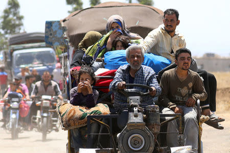 Internally displaced people from Deraa province arrive near the Israeli-occupied Golan Heights in Quneitra, Syria June 29, 2018. REUTERS/Alaa Al-Faqir