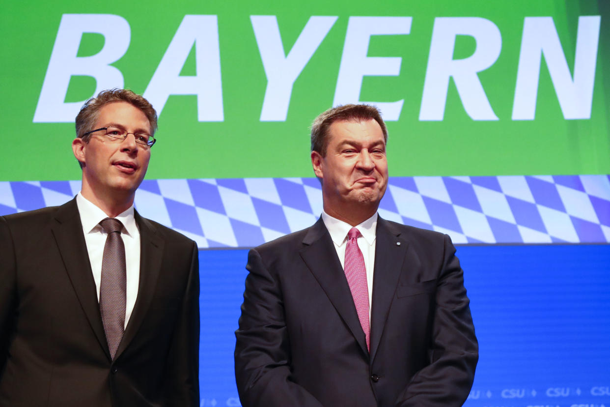 Die CSU um Markus Söder (r.) machte in den vergangenen Wochen nicht die beste Figur. (Bild: AP Photo/Matthias Schrader)