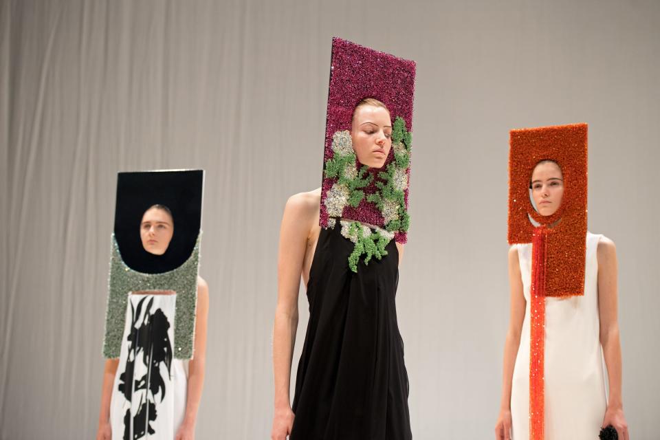 Models present creations by British designer Hussein Chalayan during his catwalk&nbsp;at&nbsp;London Fashion Week on Sept. 17.&nbsp; (Photo: CHRIS J RATCLIFFE via Getty Images)