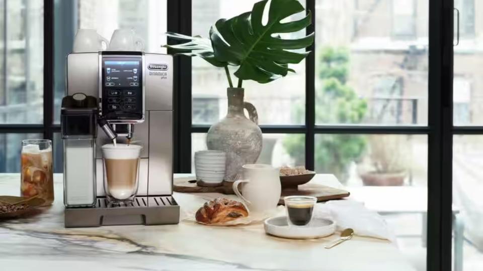 De’Longhi Dinamica Plus Coffee Maker: Brad Pitt’s choice