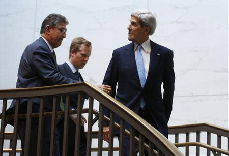 U.S. Secretary of State John Kerry talks with U.S. Senator Joe Manchin as they arrive on Capitol Hill before Kerry briefs members of the Senate Banking Committee behind closed doors about Iran and his recent negotiations in Europe, in Washington November 13, 2013. REUTERS/Larry Downing