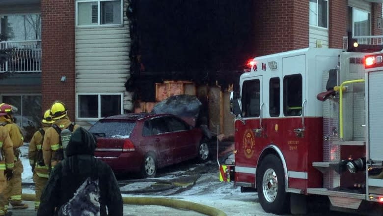 Car fire scorches Regina apartment building