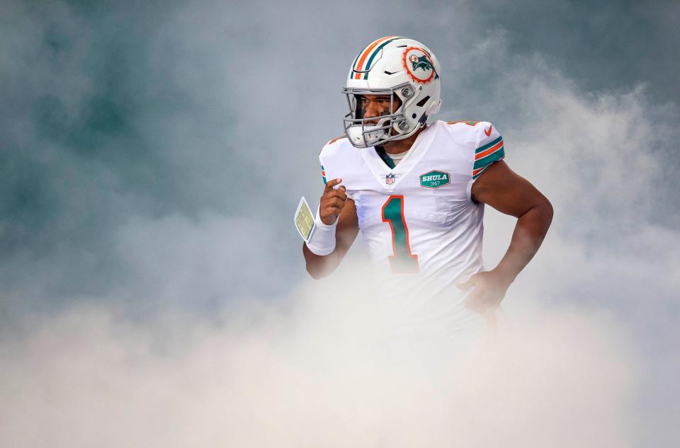 Miami Dolphins quarterback Tua Tagovailoa (1) heads onto the field at Hard Rock Stadium in Miami Gardens, November 15, 2020.  (ALLEN EYESTONE / THE PALM BEACH POST)