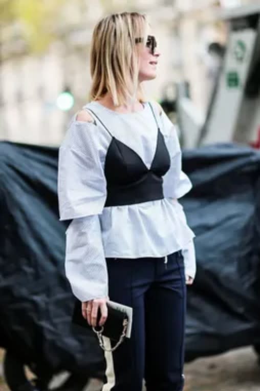 <a href="https://www.elle.fr/Mode/Dossiers-mode/Tendance-2020-et-si-on-portait-nos-brassieres-sur-nos-vetements#xtor=AL-541" rel="nofollow noopener" target="_blank" data-ylk="slk:Voir la suite des photos sur ELLE.fr;elm:context_link;itc:0;sec:content-canvas" class="link ">Voir la suite des photos sur ELLE.fr</a><br><h3> A lire aussi </h3><ul><li><a href="https://www.elle.fr/Mode/Les-news-mode/Dressing-de-rentree-5-commandements-a-suivre-3692507#xtor=AL-541" rel="nofollow noopener" target="_blank" data-ylk="slk:Dressing de rentrée : 4 commandements à suivre;elm:context_link;itc:0;sec:content-canvas" class="link ">Dressing de rentrée : 4 commandements à suivre</a></li><li><a href="https://www.elle.fr/Mode/Jeans/jeans-rentree#xtor=AL-541" rel="nofollow noopener" target="_blank" data-ylk="slk:20 jeans de rentrée que l'on va porter toute l'année;elm:context_link;itc:0;sec:content-canvas" class="link ">20 jeans de rentrée que l'on va porter toute l'année</a></li><li><a href="https://www.elle.fr/Mode/Mode-street-style/Street-Style-ces-robes-que-l-on-portera-toujours-a-la-rentree#xtor=AL-541" rel="nofollow noopener" target="_blank" data-ylk="slk:Street Style : ces robes d'été que l'on portera toujours à la rentrée;elm:context_link;itc:0;sec:content-canvas" class="link ">Street Style : ces robes d'été que l'on portera toujours à la rentrée</a></li><li><a href="https://www.elle.fr/Mode/Mode-street-style/Look-rentree#xtor=AL-541" rel="nofollow noopener" target="_blank" data-ylk="slk:Street style : le bon look pour la rentrée;elm:context_link;itc:0;sec:content-canvas" class="link ">Street style : le bon look pour la rentrée</a></li><li><a href="https://www.elle.fr/Astro/Horoscope/Quotidien#xtor=AL-541" rel="nofollow noopener" target="_blank" data-ylk="slk:Consultez votre horoscope sur ELLE;elm:context_link;itc:0;sec:content-canvas" class="link ">Consultez votre horoscope sur ELLE</a></li></ul>