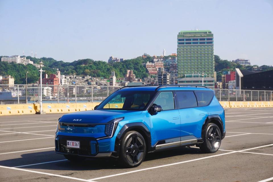 總代理台灣森那美早已經宣布Kia EV6（67輛）成為2023台灣電動車壇非高級品牌單一車系銷售冠軍，而EV6 GT與EV9更陸續創下該品牌車價最高紀錄！