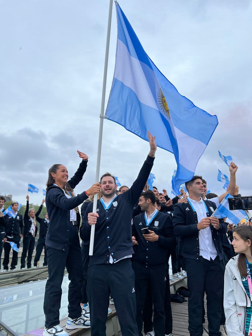 Rocío Sánchez Moccia y Luciano De Cecco fueron los abanderados de la Argentina en la Apertura