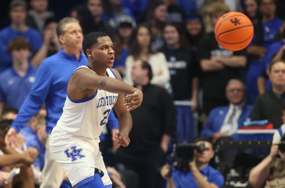 Kentucky’s Sahvir Wheeler passes the ball against Duquesne.Nov. 11, 2022