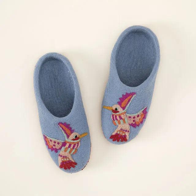 <p><a href="https://go.redirectingat.com?id=74968X1596630&url=https%3A%2F%2Fwww.uncommongoods.com%2Fproduct%2Fhandmade-hummingbird-slippers&sref=https%3A%2F%2Fwww.countryliving.com%2Fshopping%2Fg60370527%2Fbest-gifts-bird-watchers%2F" rel="nofollow noopener" target="_blank" data-ylk="slk:Shop Now;elm:context_link;itc:0;sec:content-canvas" class="link rapid-noclick-resp">Shop Now</a></p><p>Handmade Hummingbird Slippers</p><p>uncommongoods.com</p><p>$68.00</p>