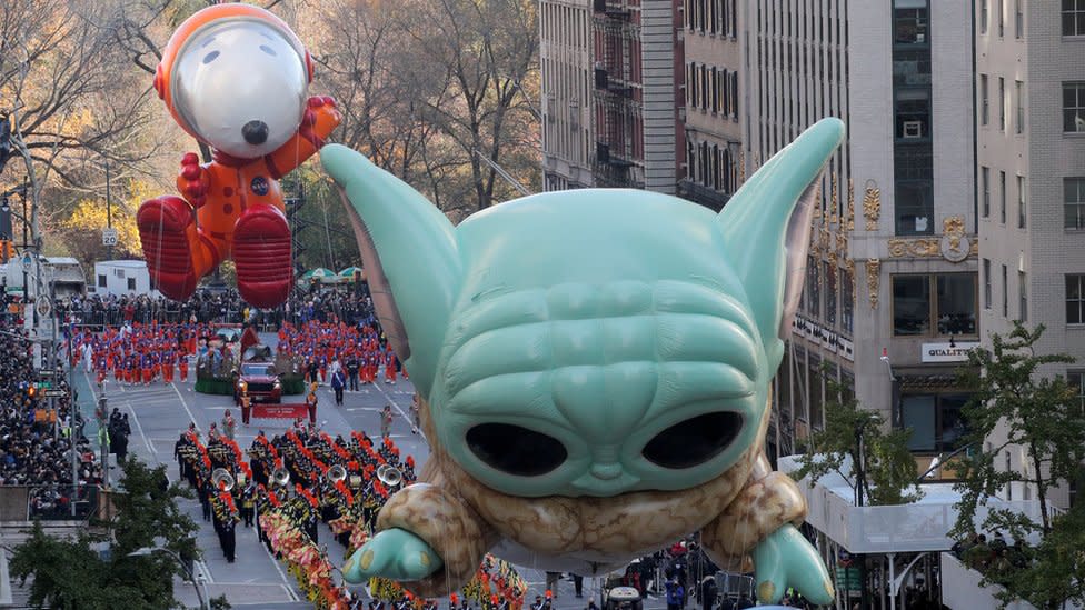 Globos de Baby Yoda y Snoopy en Manhattan