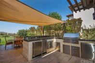 <p>There’s also a barbecuing area. (Trulia) </p>